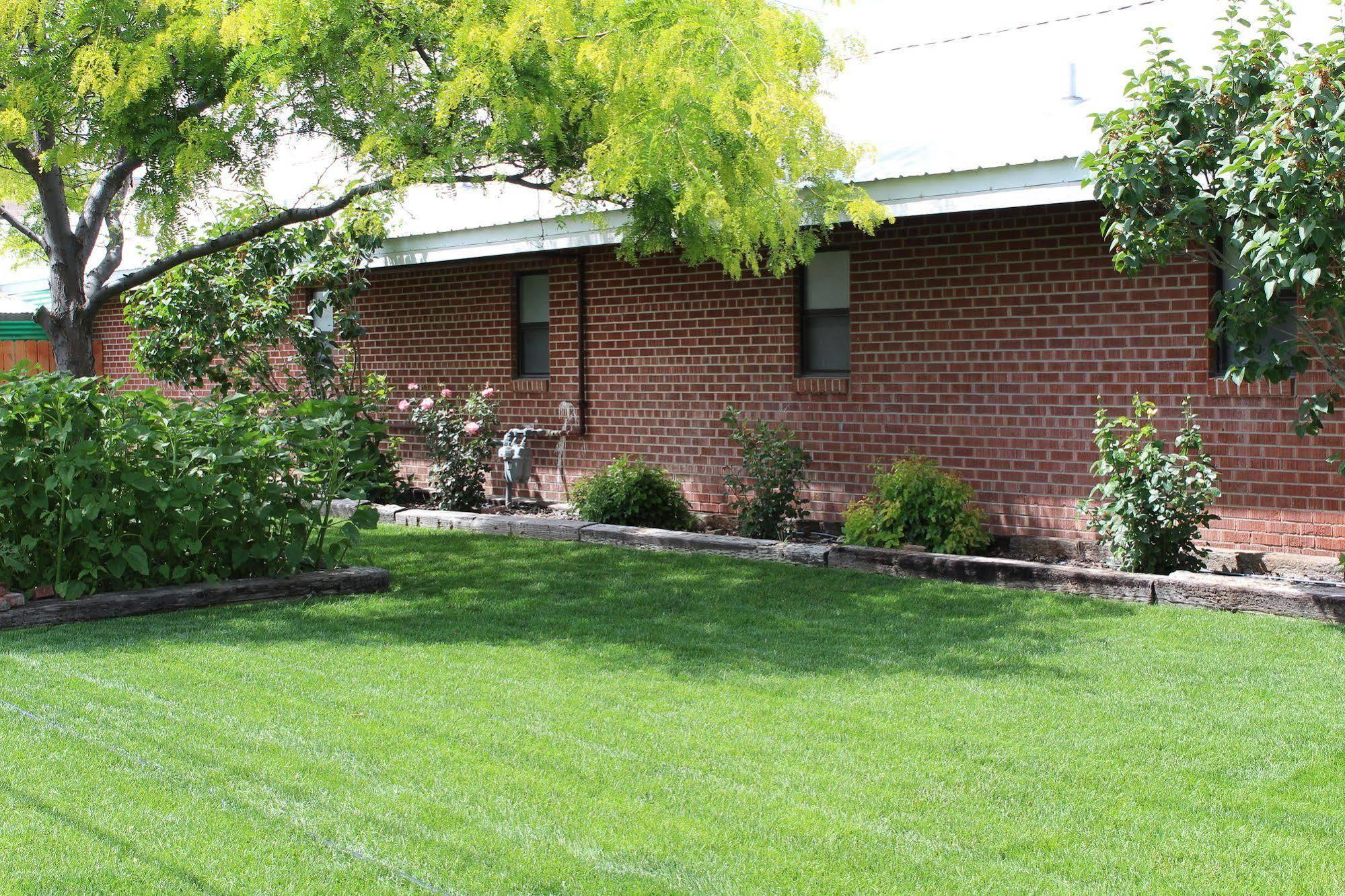 Ontario Inn Exterior photo